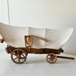 Rustic Wooden Covered Wagon Model - White and Brown